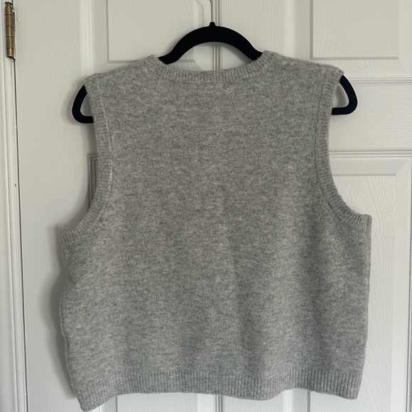 Dynamite Grey Knit Crewneck Vest - Picture 5 of 5